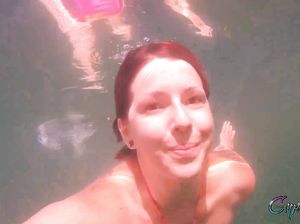 Экстремальная мастурбация под водой от красивой цыпочки