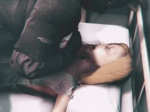 Бойцы из группы захвата трахают пациентку психиатрической больницы