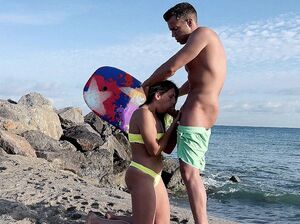 Трахаться в спальне не будем, только на море