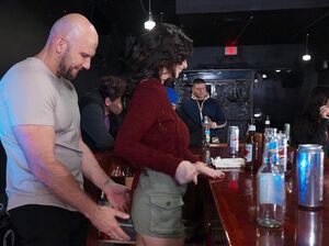 Порцию виски и киску на закуску