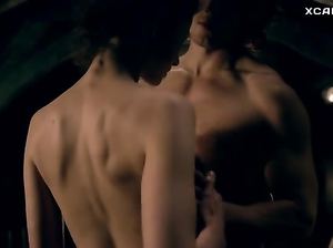 Сериал Чужестранка: секс с Катриной Бальф