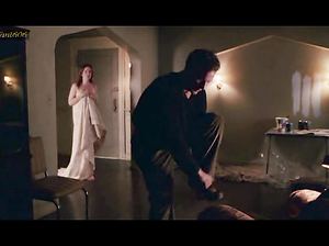 Мэри-Луиз Паркер в эротической сцене из сериала Ангелы в Америке