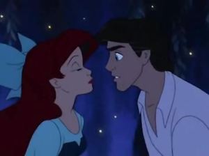 Прелестная русалка делает минет в лодке и ебется в пизду