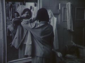 Женщины моются в общественной баньке