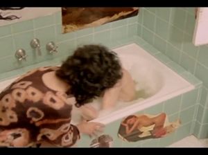 Мама трогает член сына подростка в ванной и соблазняет его